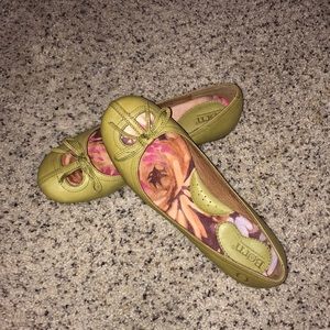 Born lime green flats